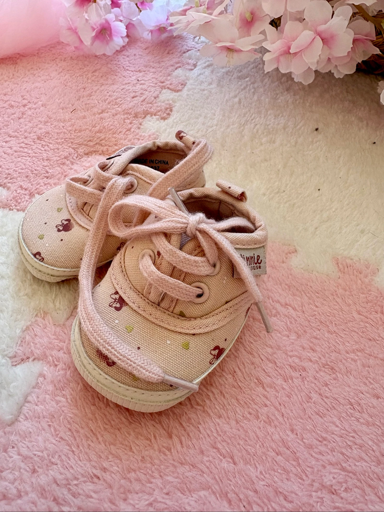 Pequeñas zapatillas rosas con cordones para bebé niña – zapatos para recién nacidos – photo 2